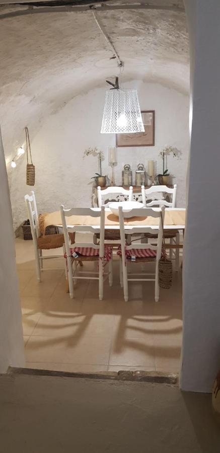 לה רוק-ד'אנטרון Jolie Maison De Ville La Petite Magnanerie מראה חיצוני תמונה